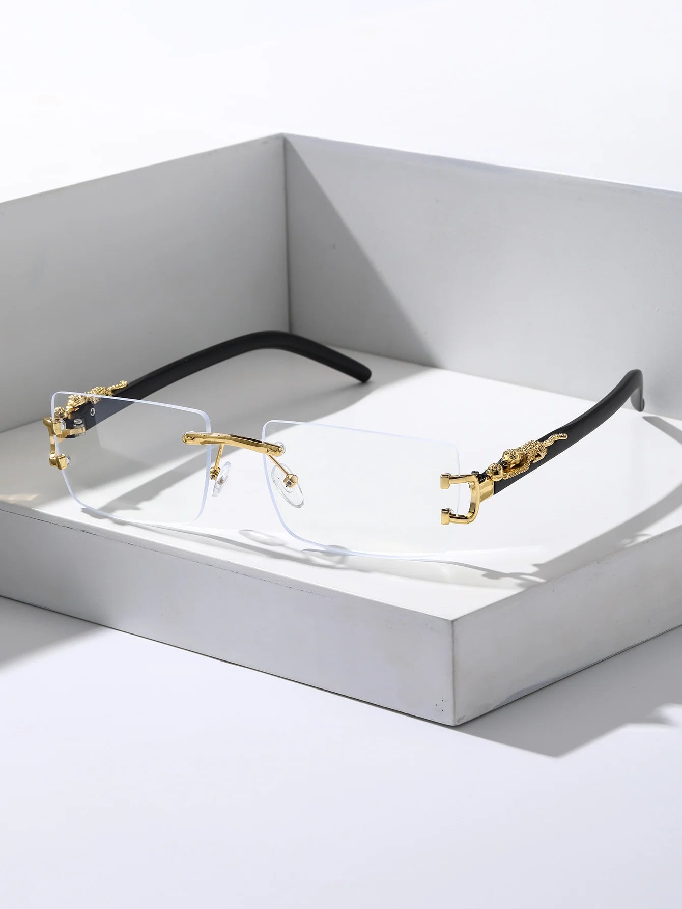 Vexuria's Stylish Sunglasses