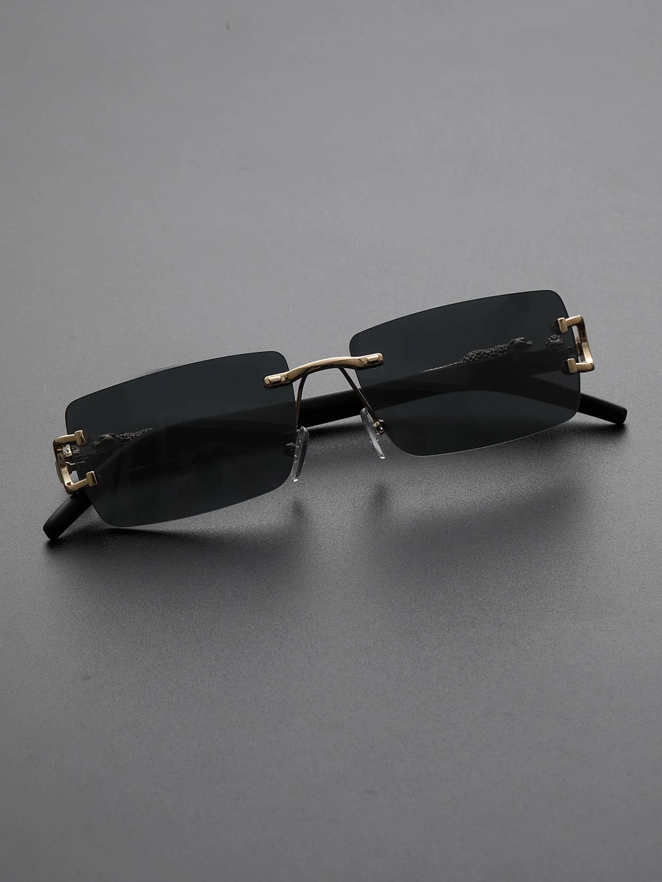 Vexuria's Stylish Sunglasses