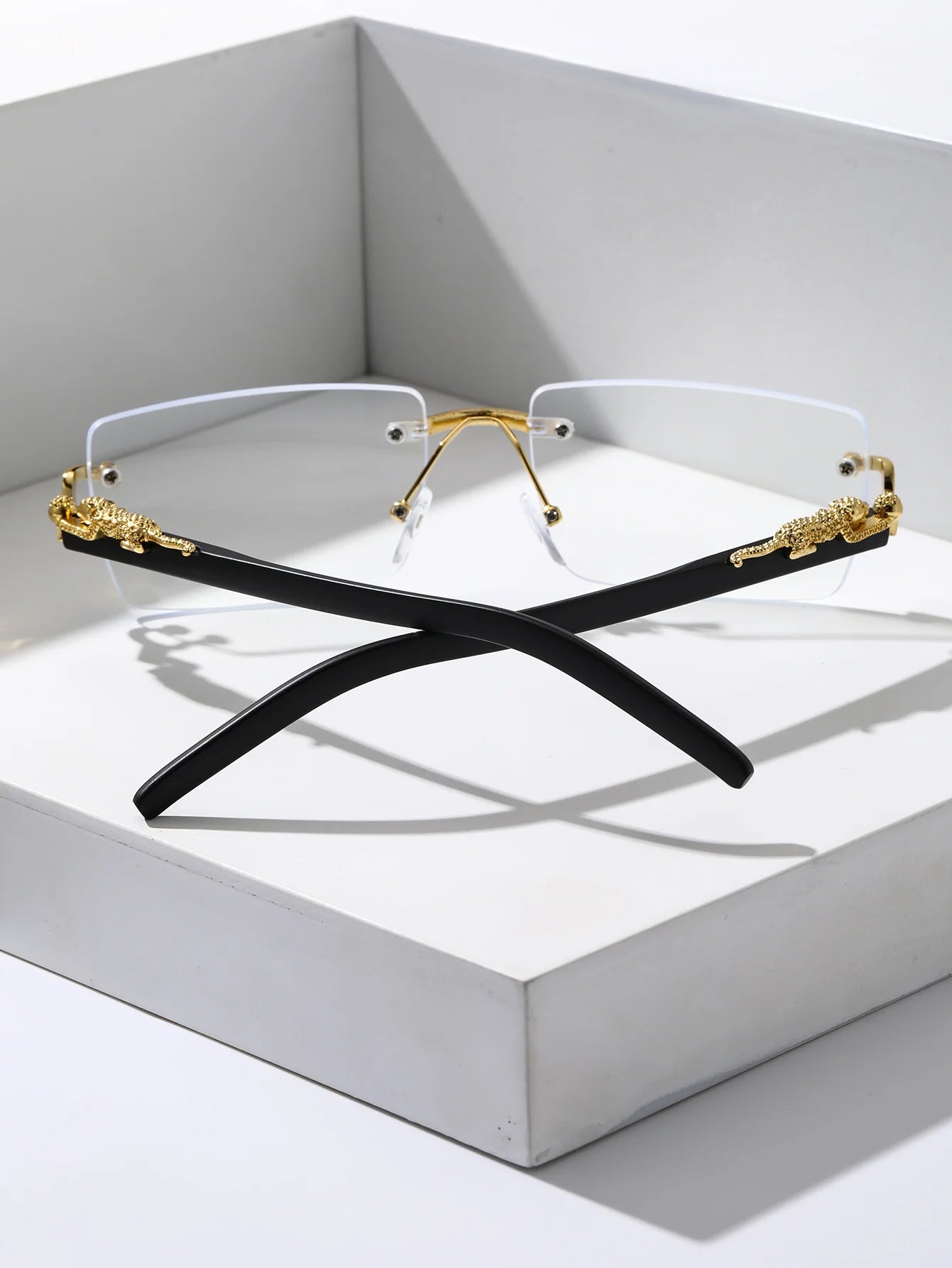 Vexuria's Stylish Sunglasses